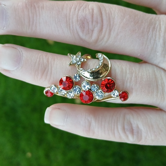 New Celestial Gold Tone Ring. - Picture 5 of 11